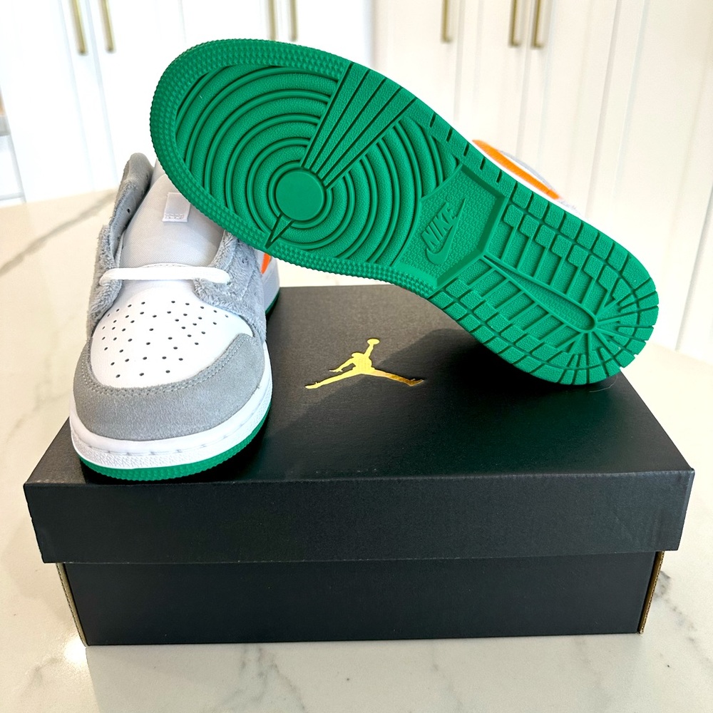 Air Jordan 1 Low SE- Rabbit - Picture 6 of 7